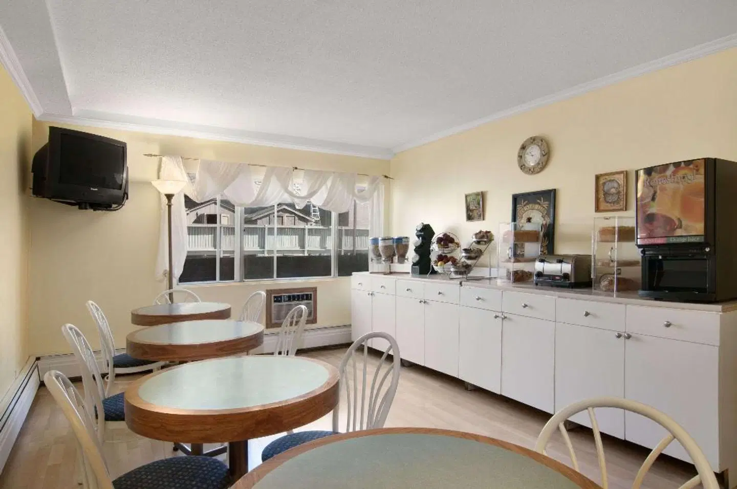 Travelodge by Wyndham Calgary South LOUNGE_LOBBY