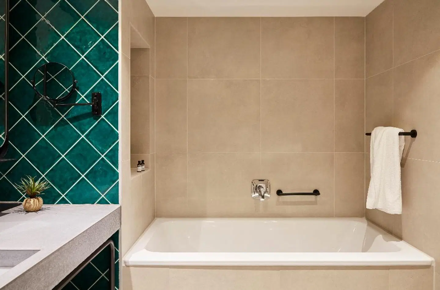 Hotel Indigo Berlin - East Side Gallery Badezimmer