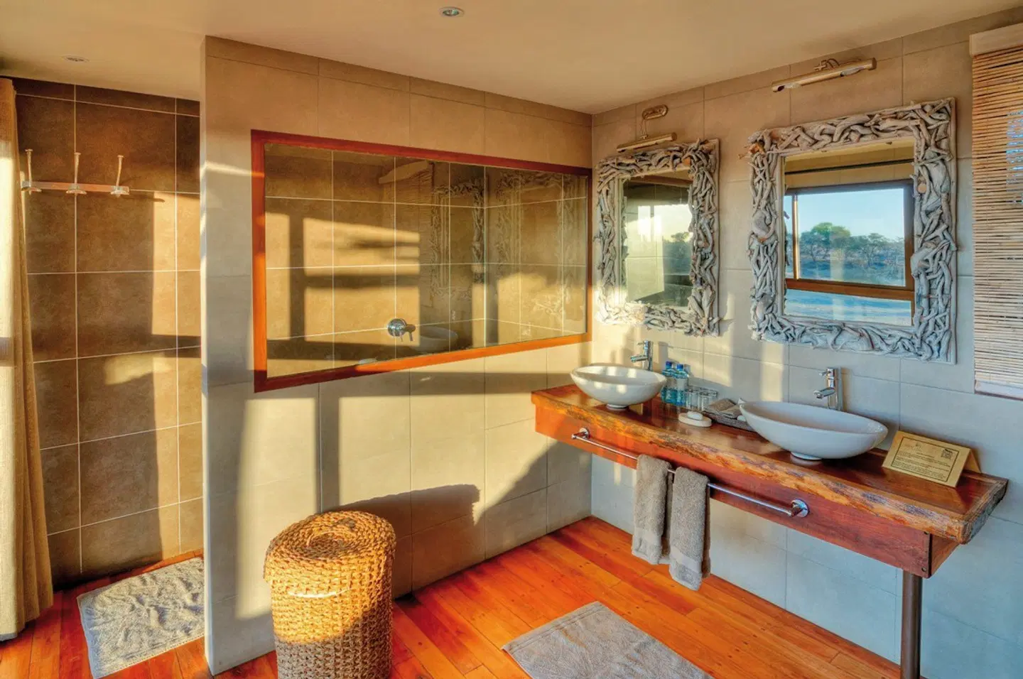 Leroo La Tau ROOM_EXAMPLE