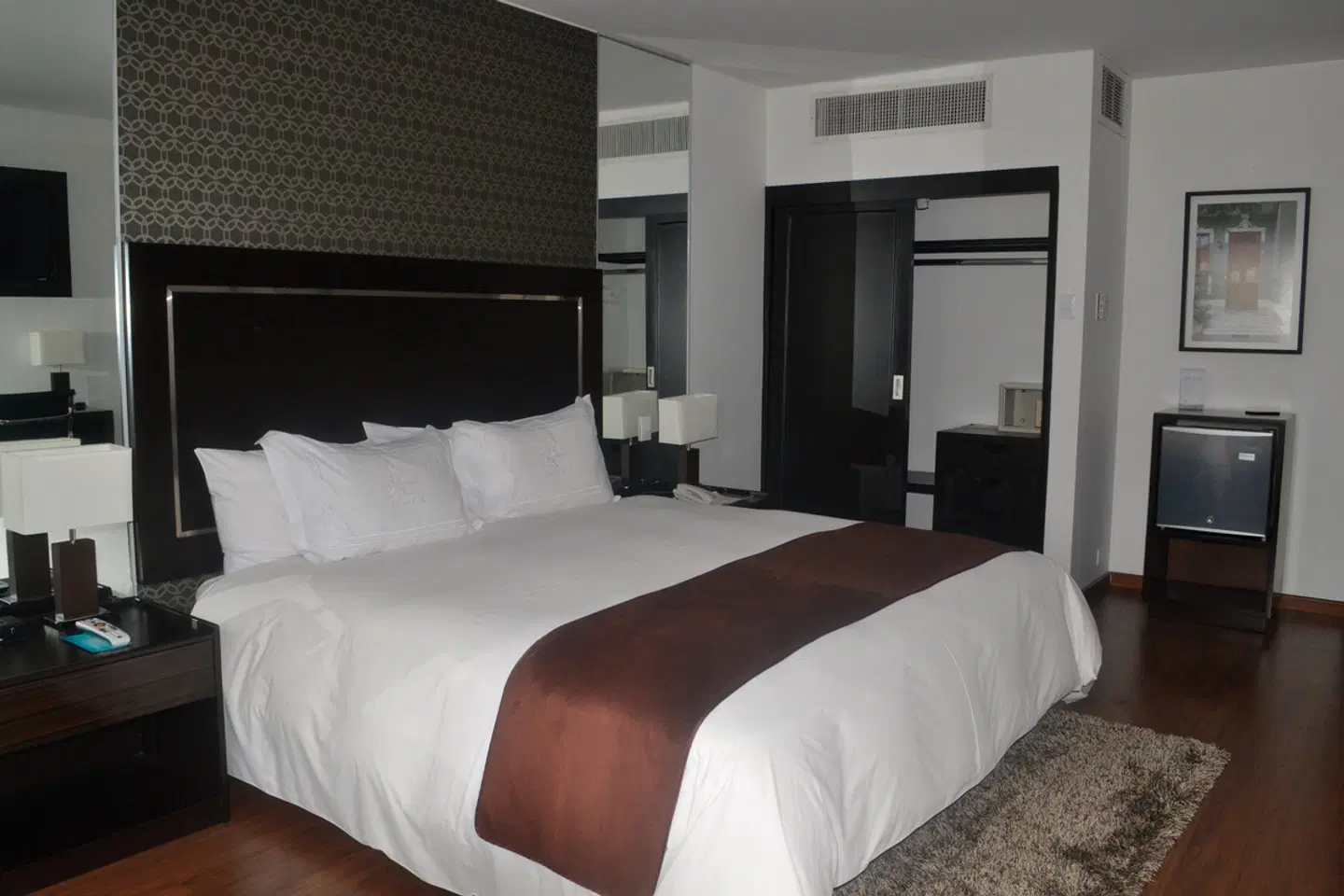 Jose Antonio ROOM_EXAMPLE