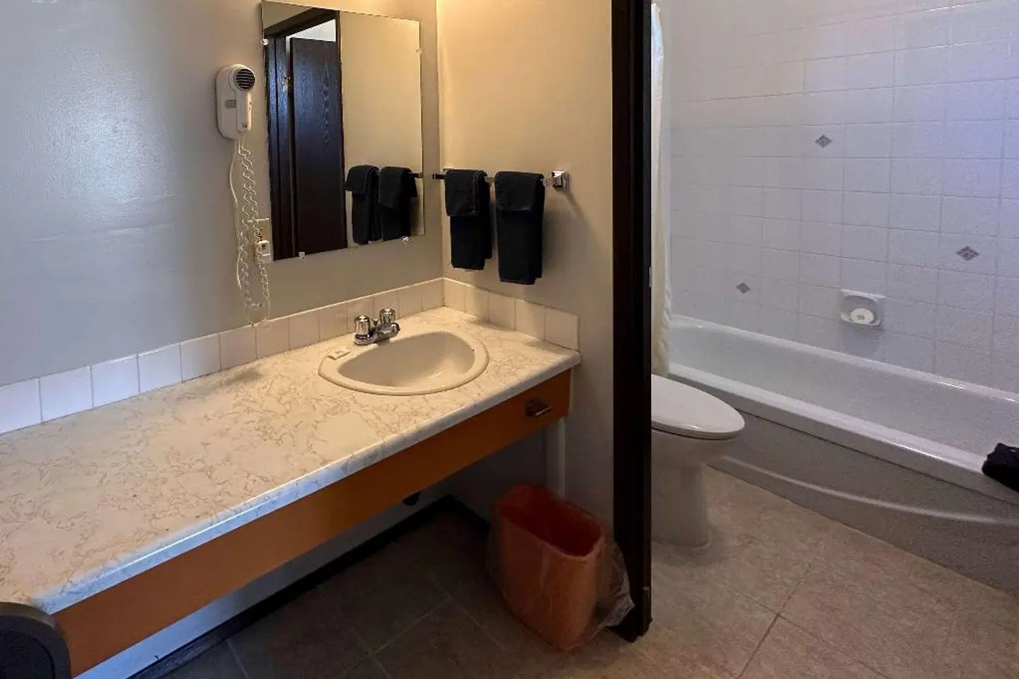 Howard Johnson by Wyndham Edson Badezimmer