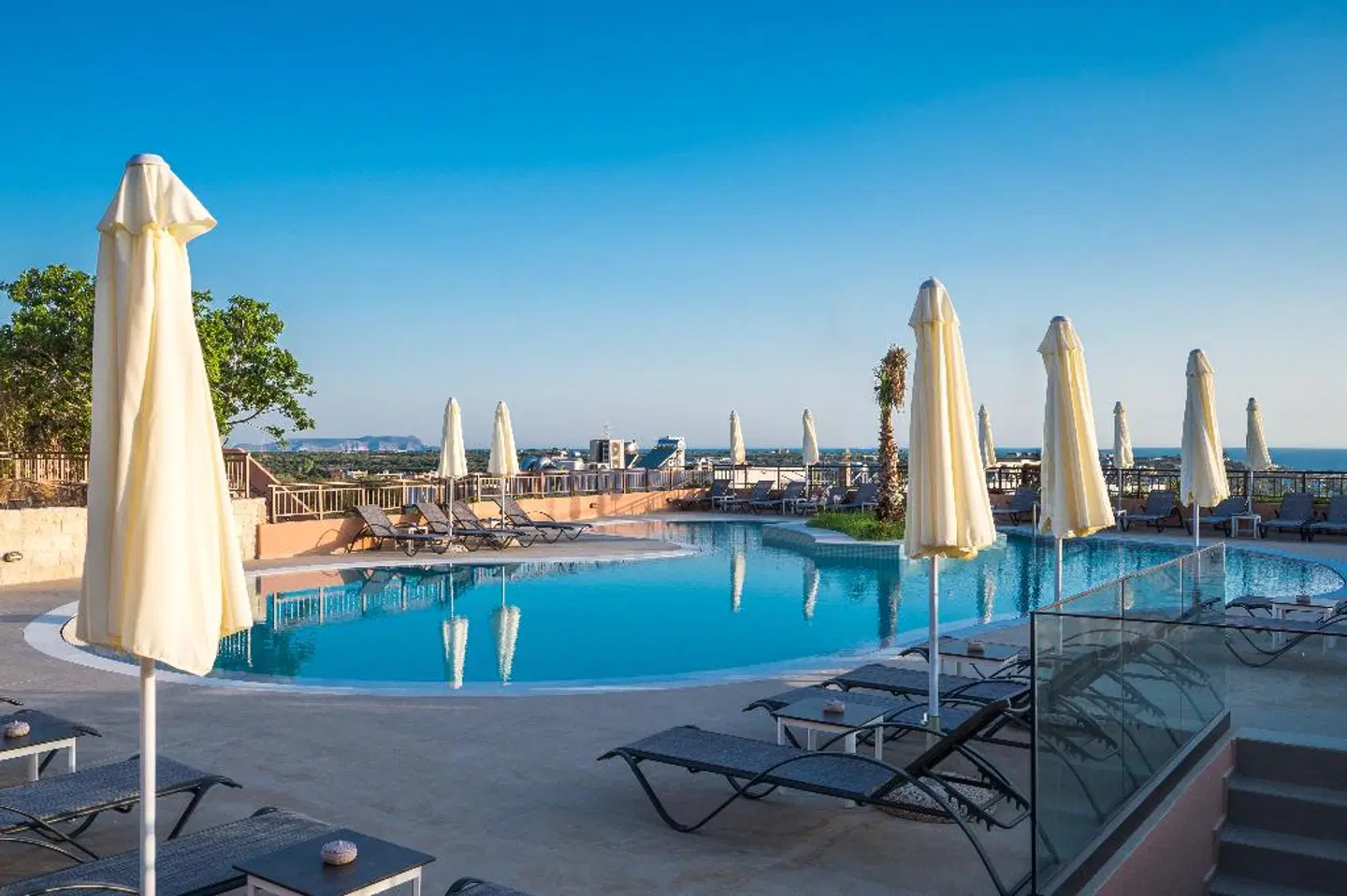 Hotel Pyriá OUTDOOR_POOL