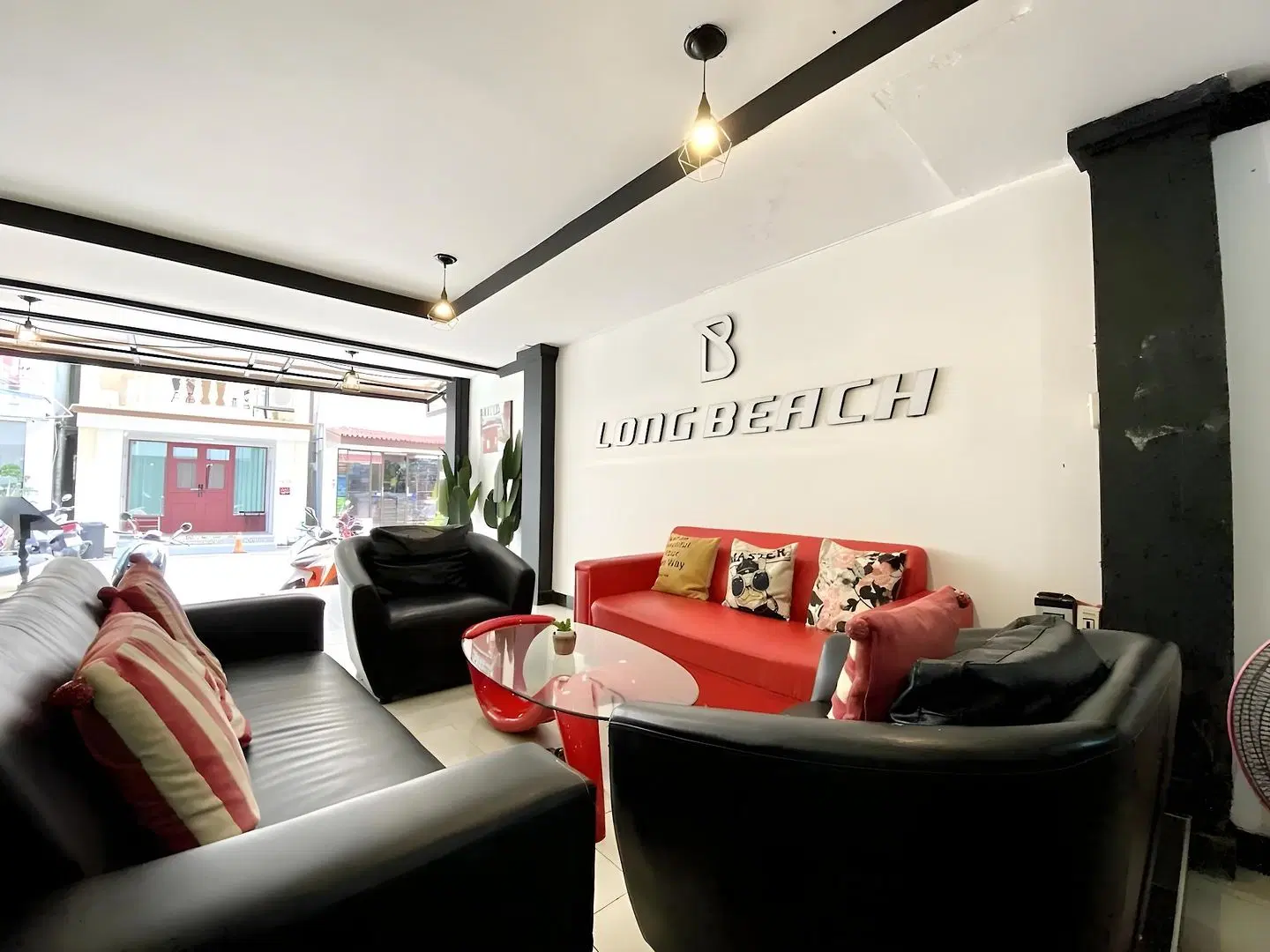 Long Beach Hotel Patong Bar