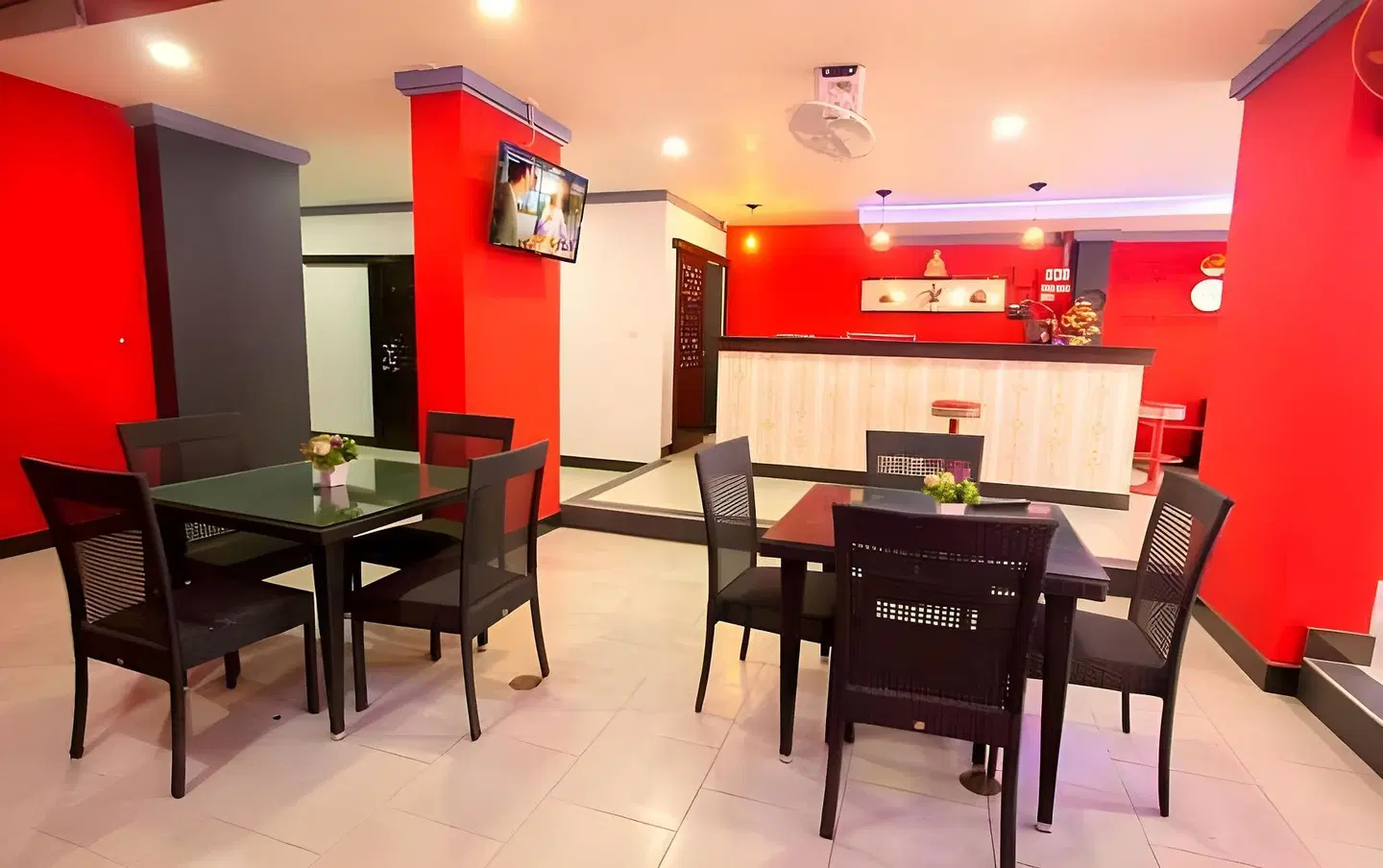 Long Beach Hotel Patong Bar