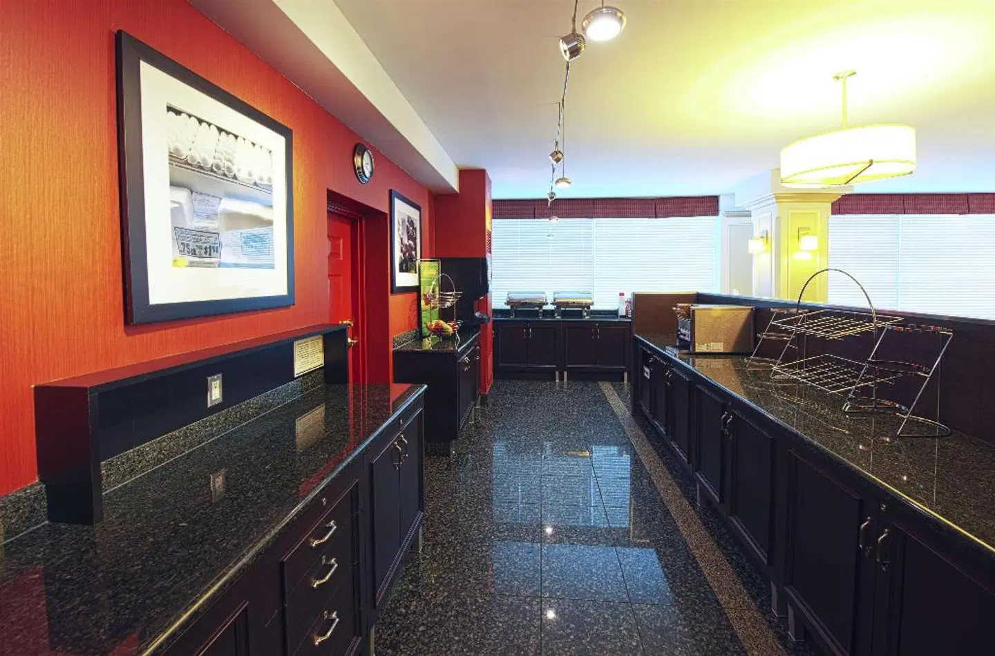 Hampton Inn by Hilton Ottawa Bar