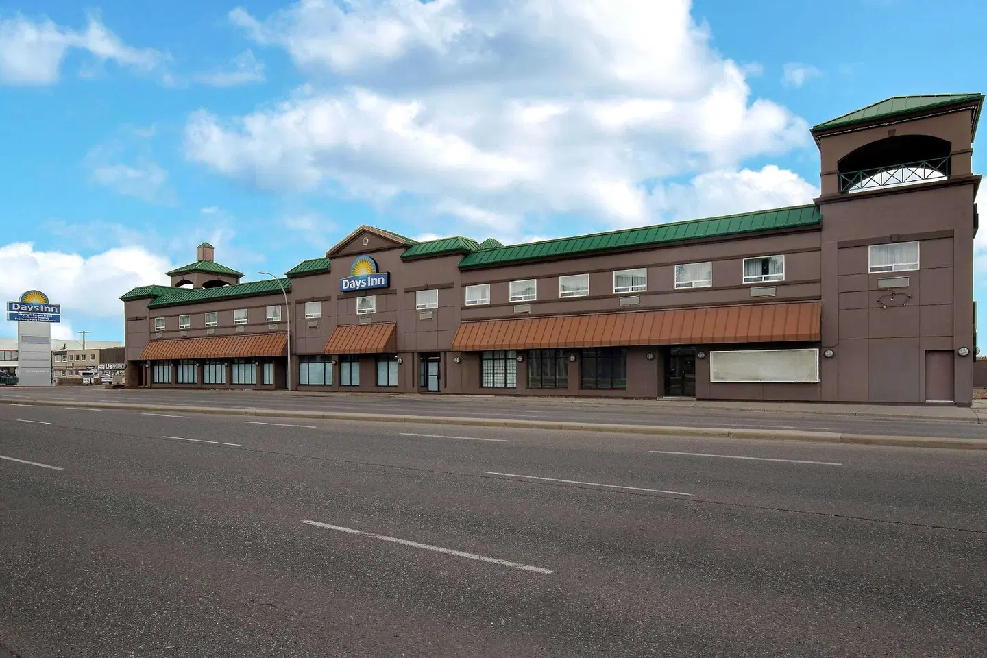 Days Inn by Wyndham Calgary South EXTERIOR