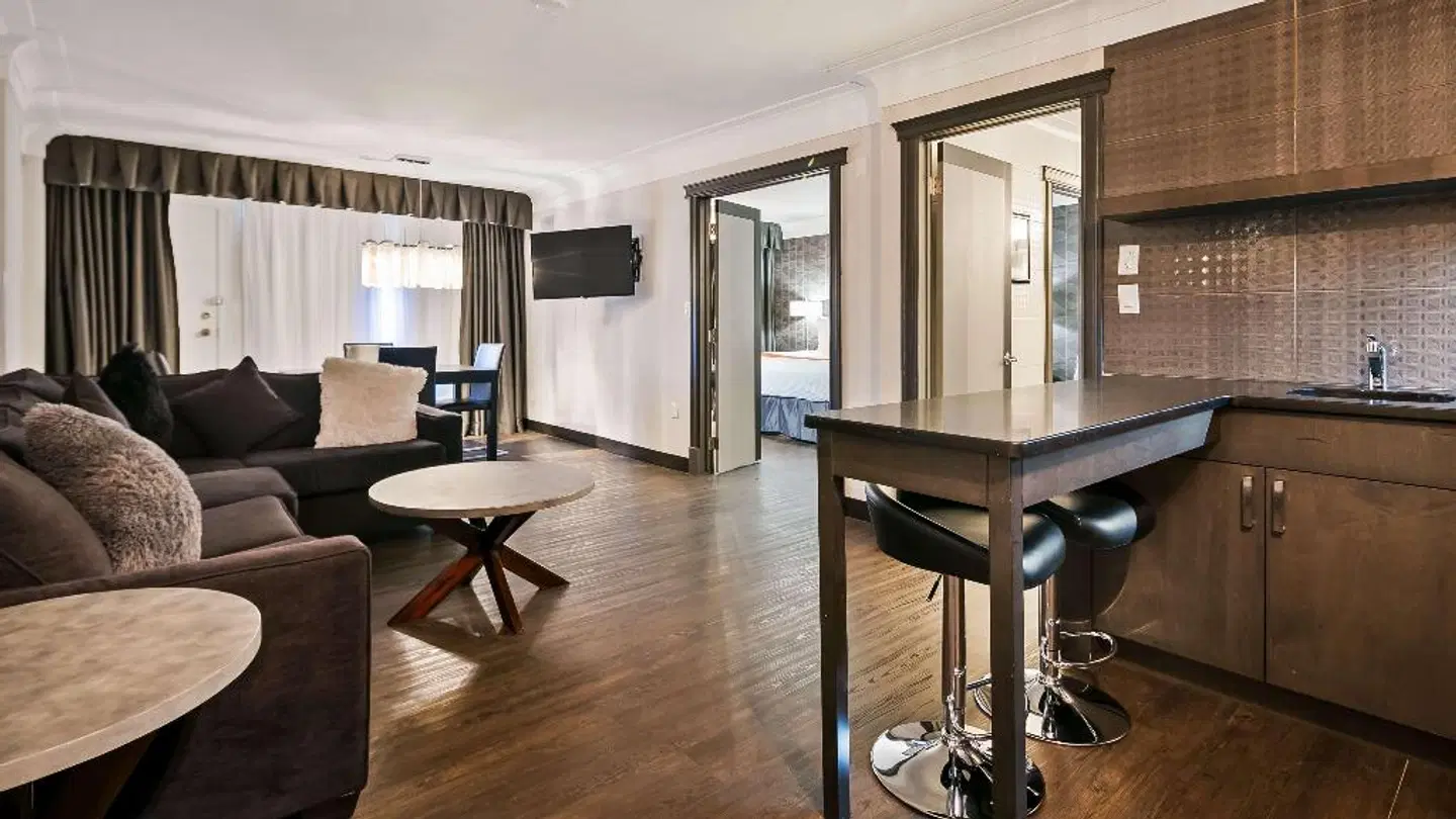 Best Western Village Park Inn ROOM_EXAMPLE