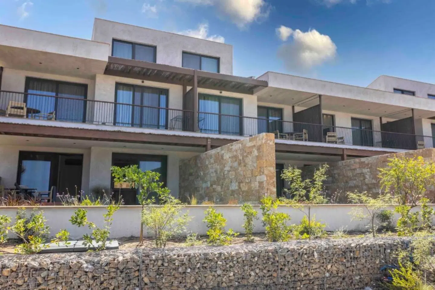 Pnoes Luxury Suites EXTERIOR