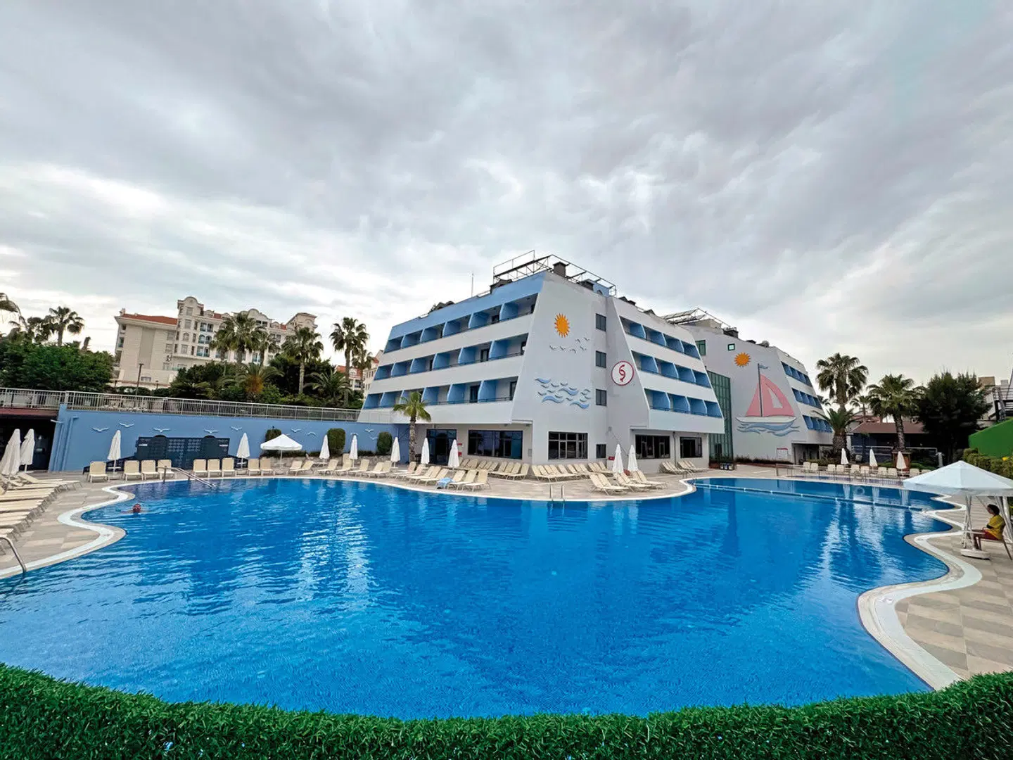 Grand Seker EXTERIOR