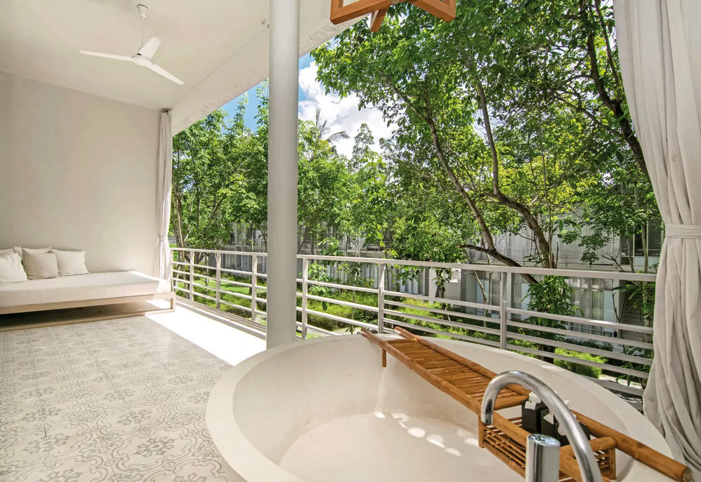 SALA Phuket Mai Khao Beach Resort Badezimmer