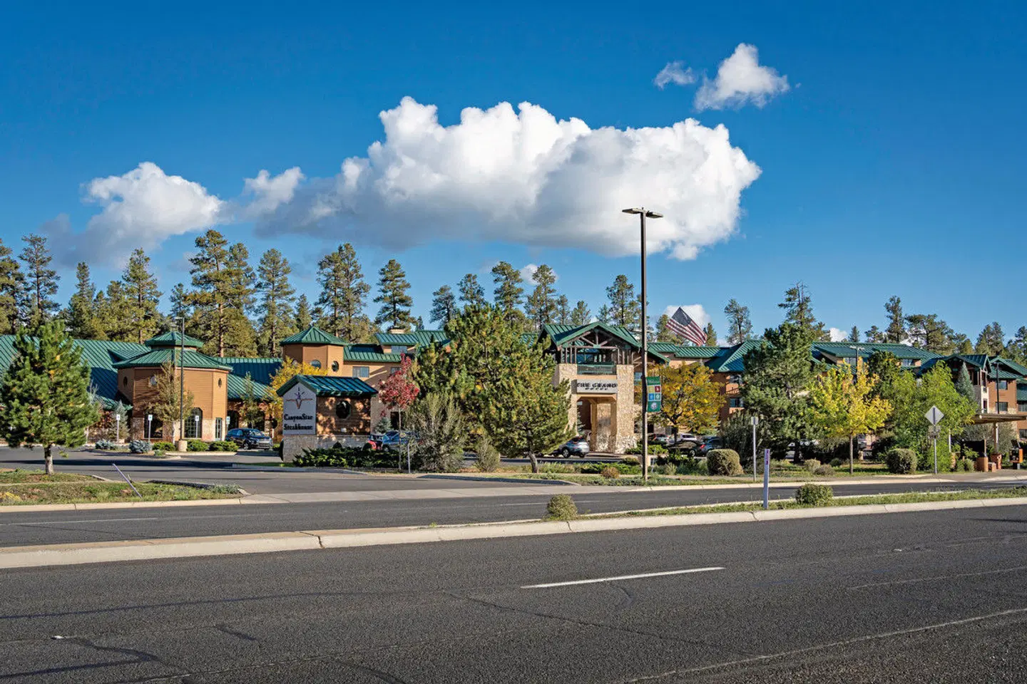 The Grand Hotel at the Grand Canyon EXTERIOR