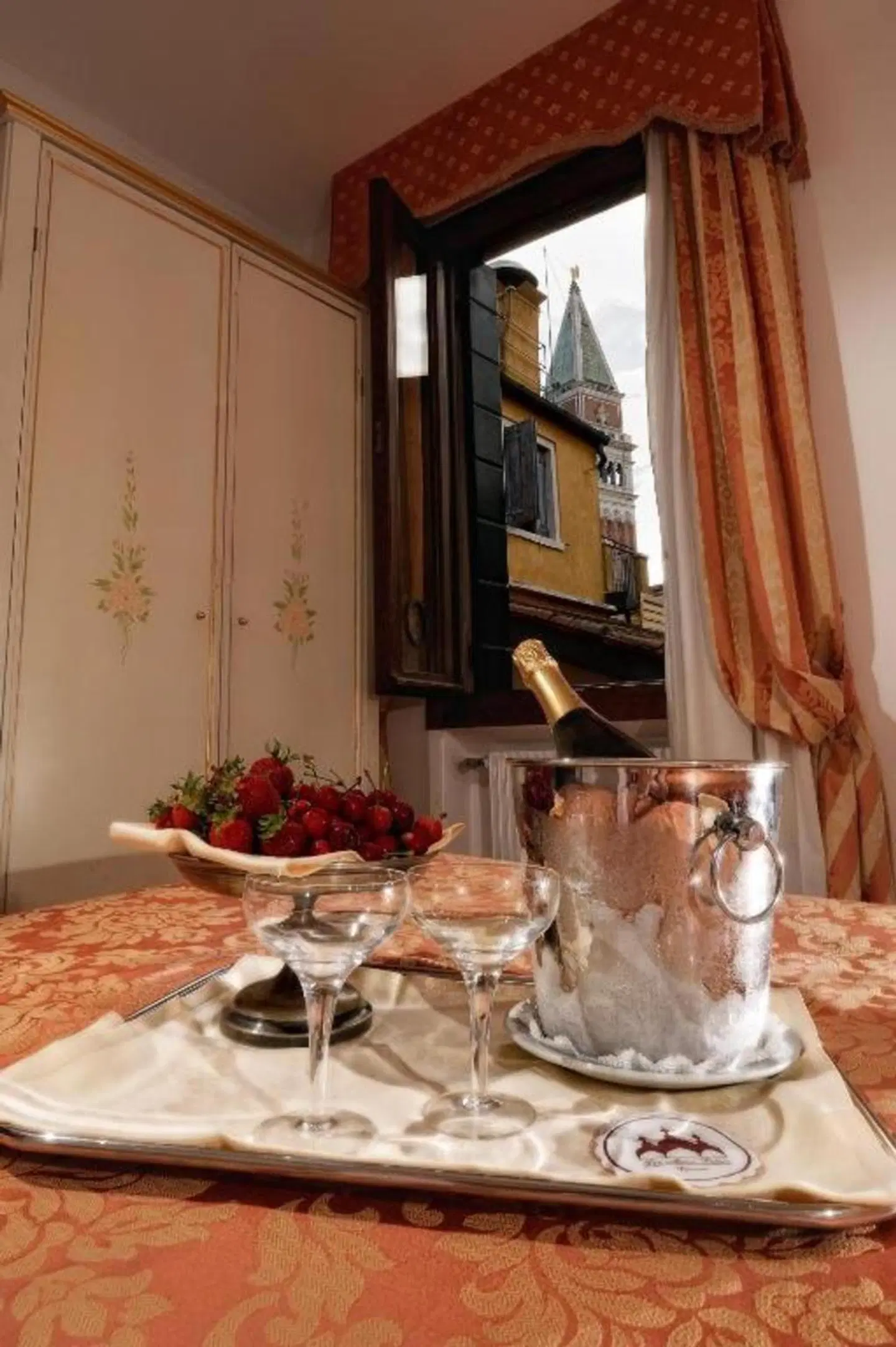 Hotel Ambassador Tre Rose Restaurant