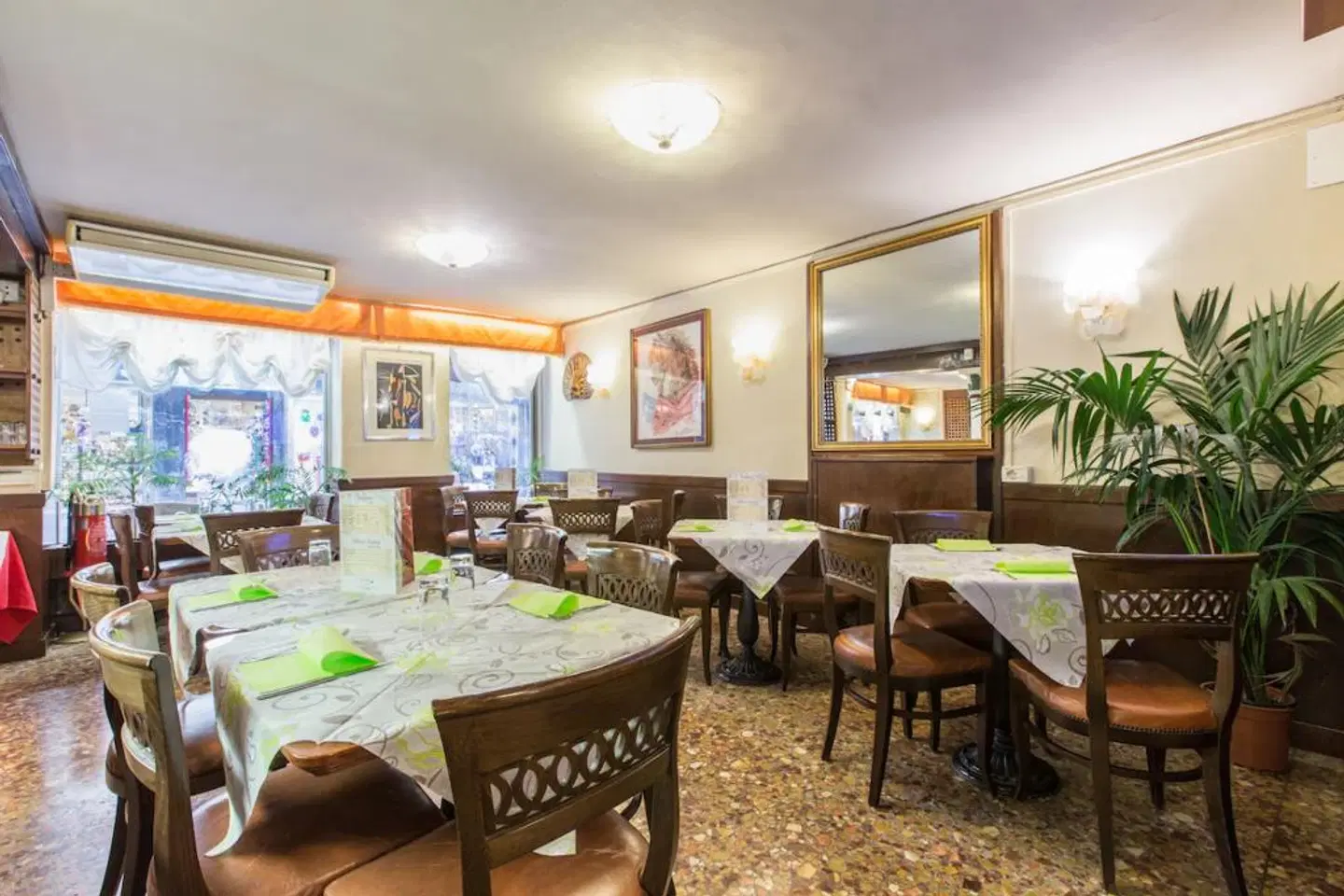 Hotel Ambassador Tre Rose Restaurant