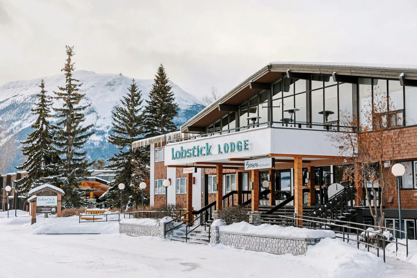 Lobstick Lodge Bar