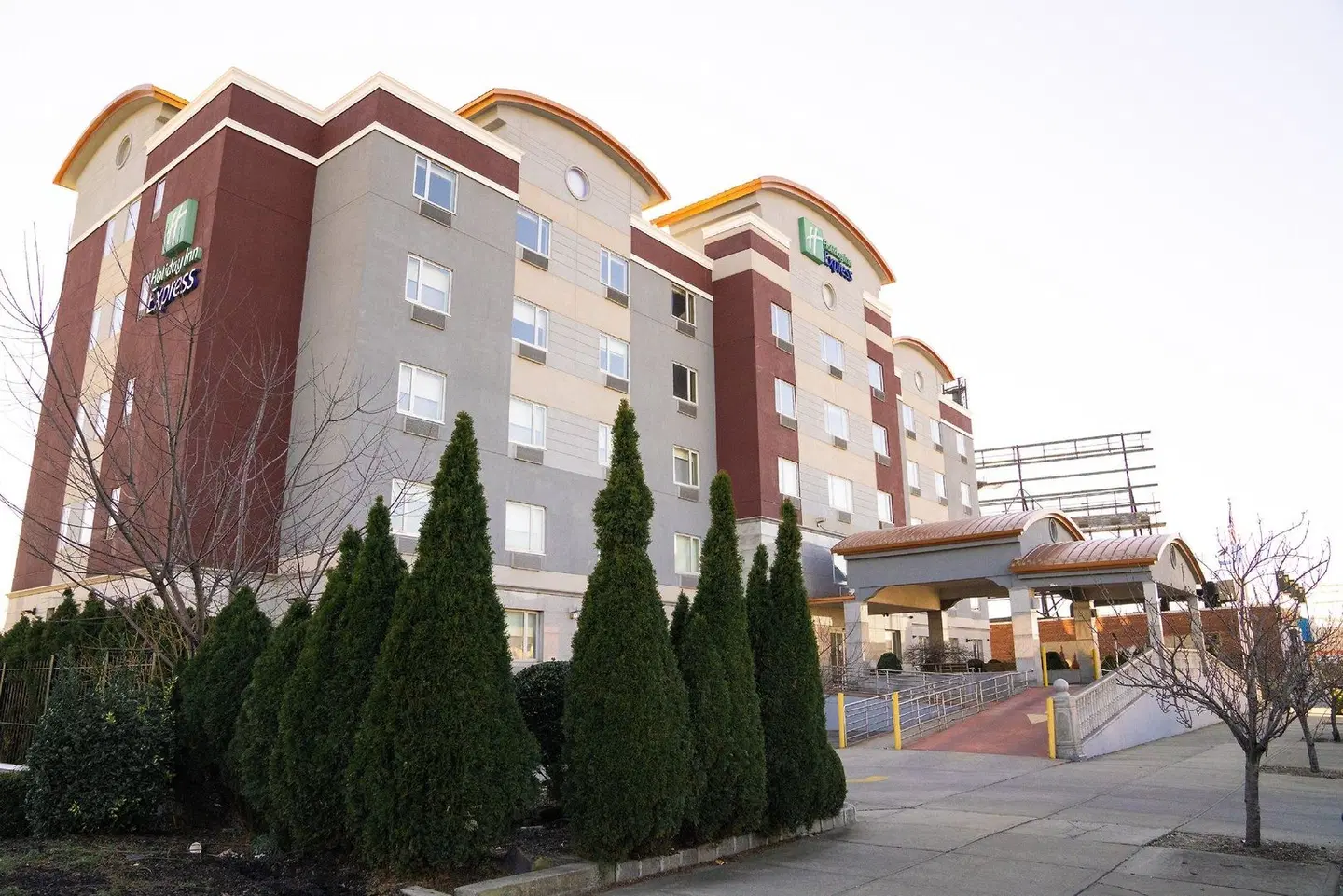 Holiday Inn Express Queens - Maspeth EXTERIOR