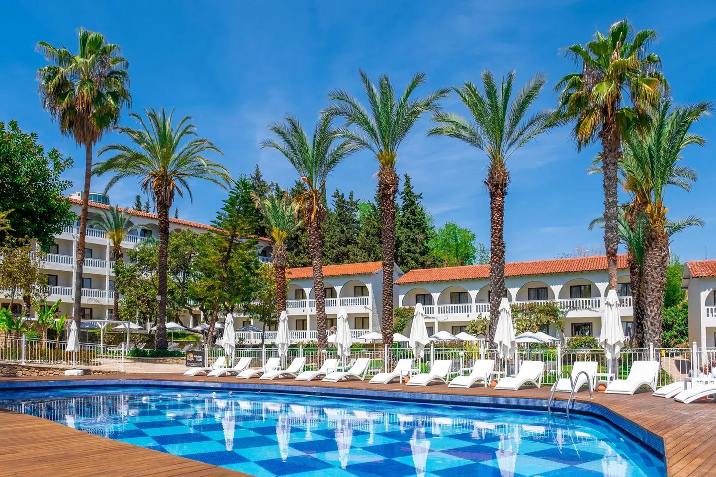 Utopia Beach Club OUTDOOR_POOL