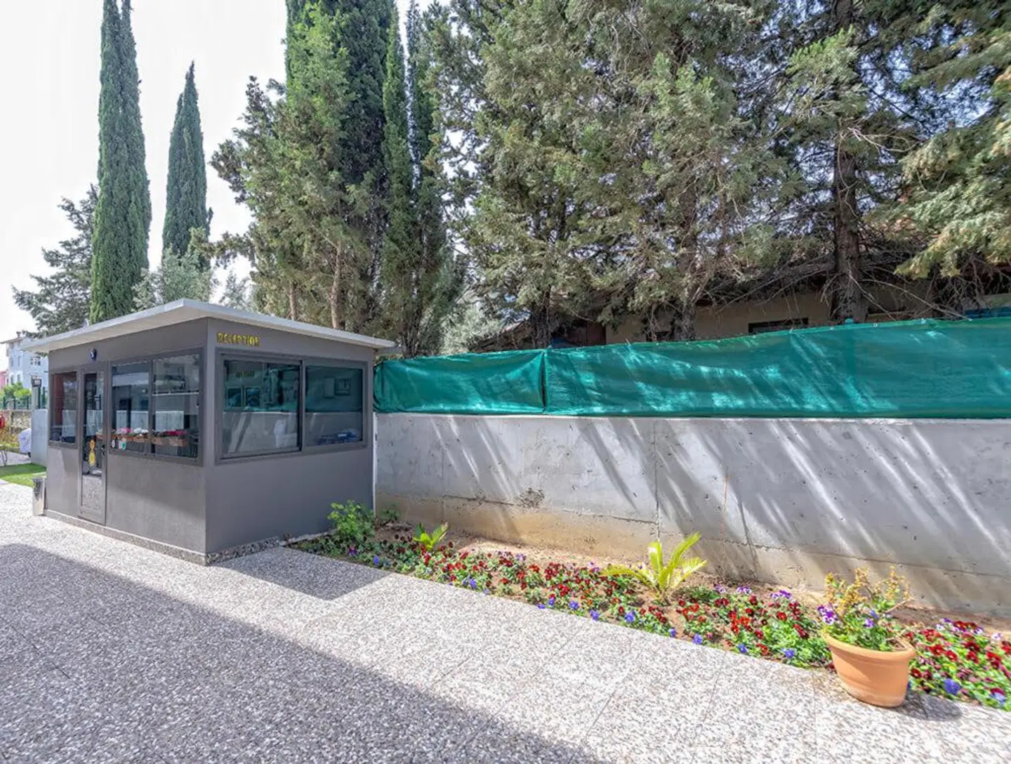 A Suite Side EXTERIOR