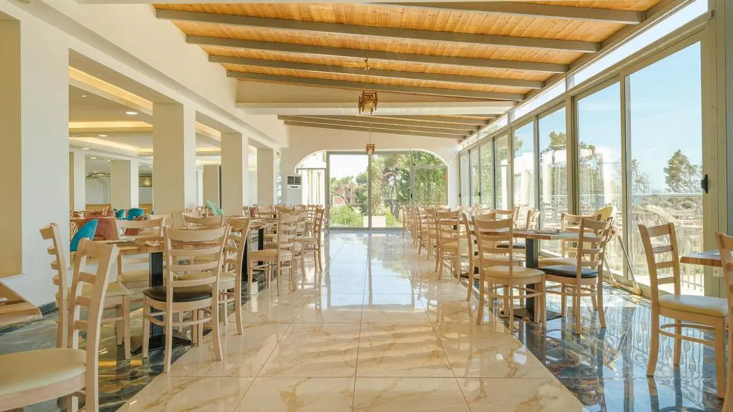 Ninos Grand Beach Resort Restaurant