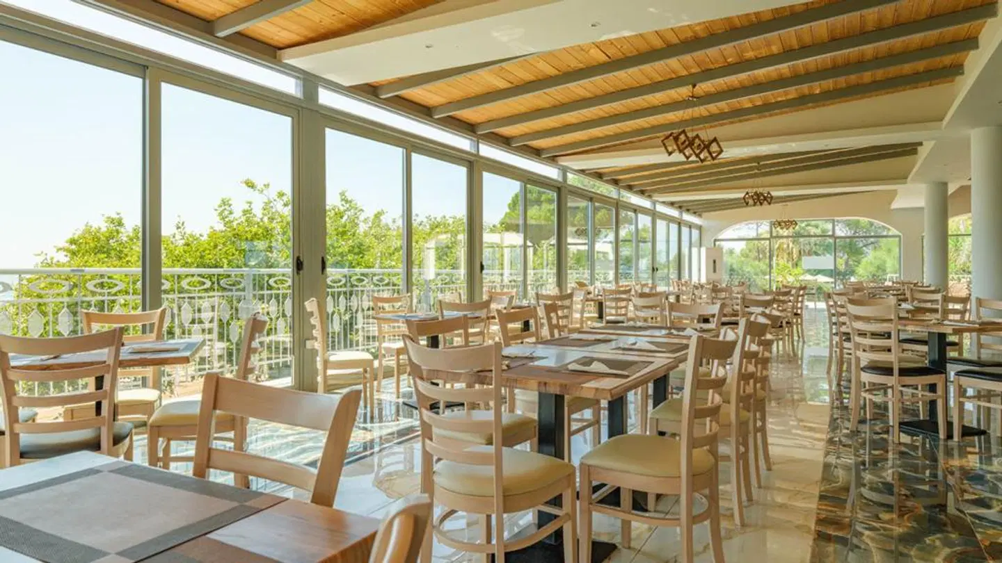 Ninos Grand Beach Resort Bar