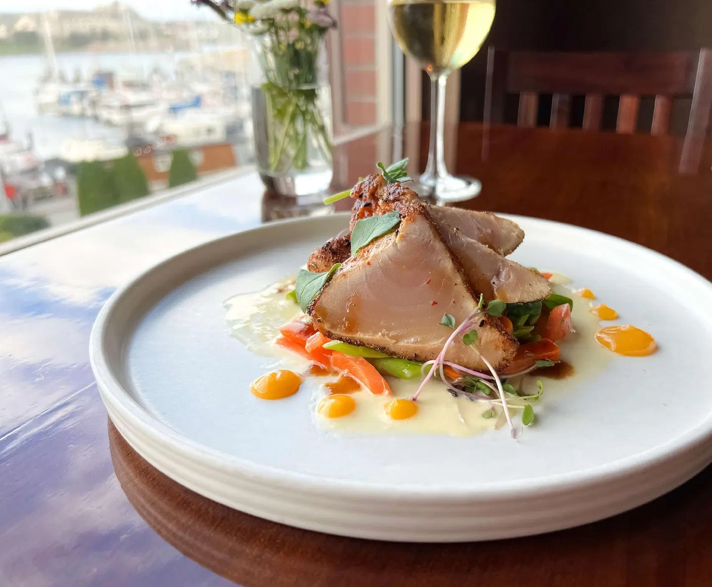 Coast Victoria Hotel & Marina by APA Restaurant