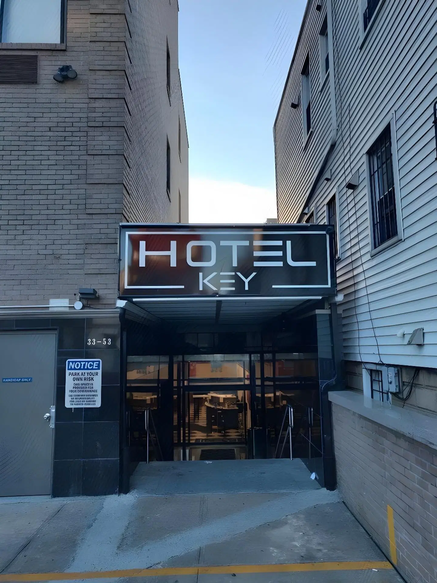 Hotel Key EXTERIOR