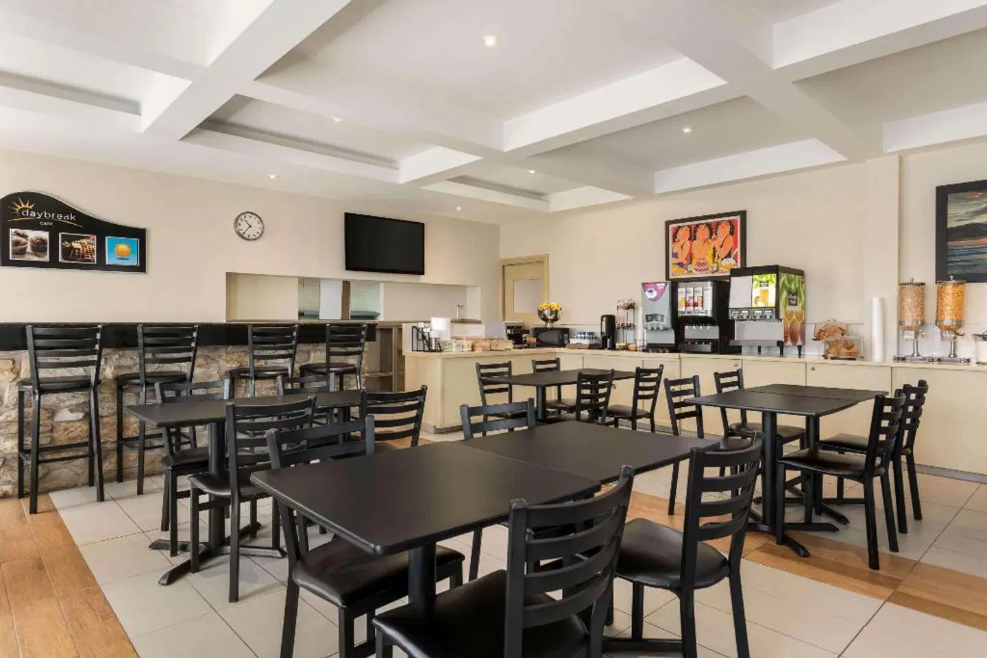 Days Inn by Wyndham Montreal East Bar