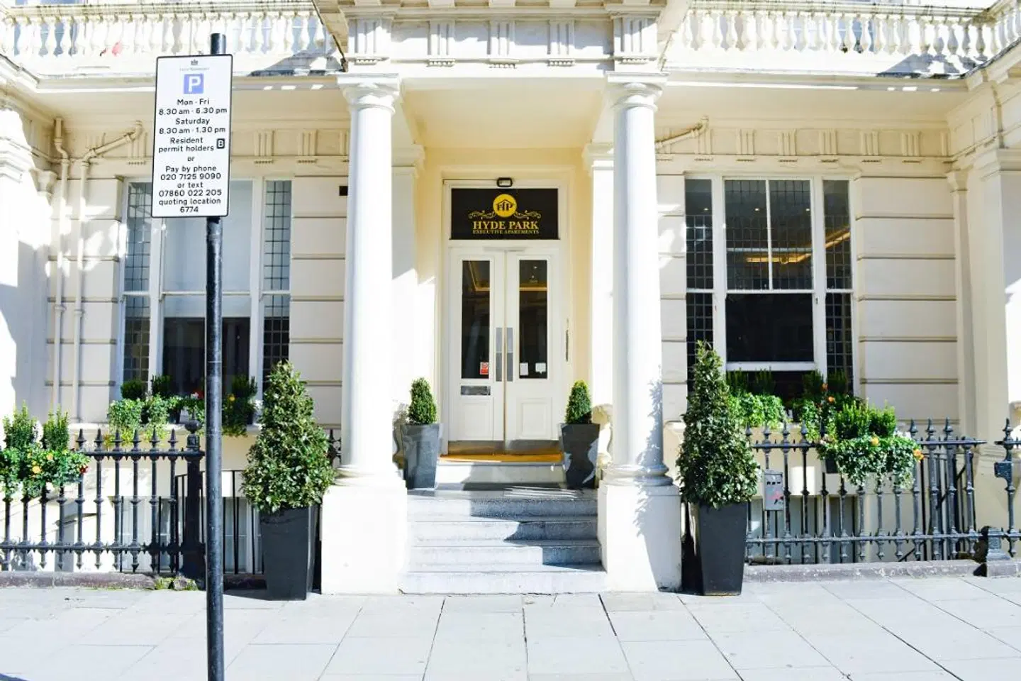 Hyde Park Executive EXTERIOR