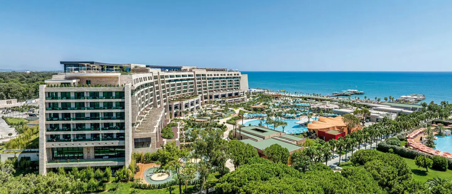 Regnum The Crown EXTERIOR