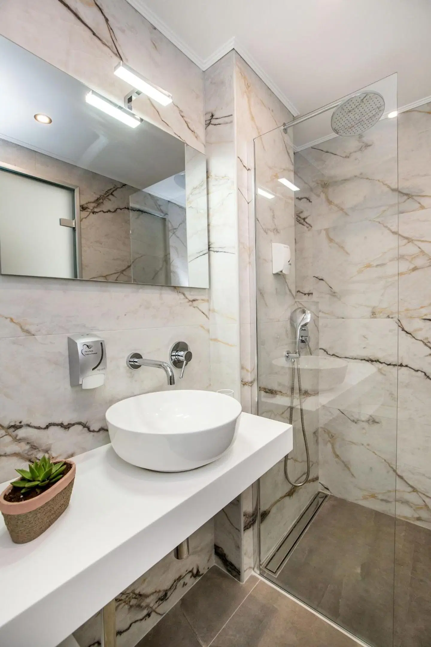 Azzurro  Deluxe Badezimmer