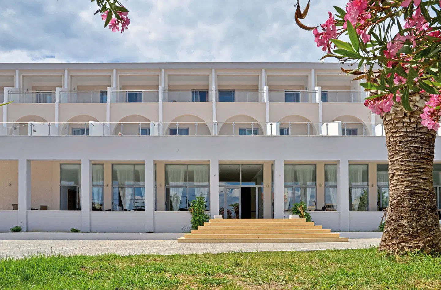 Belvedere Dolphin EXTERIOR