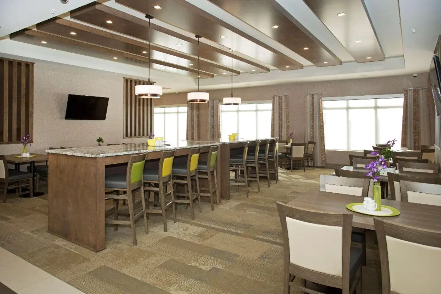 Wingate by Wyndham Calgary Airport Bar