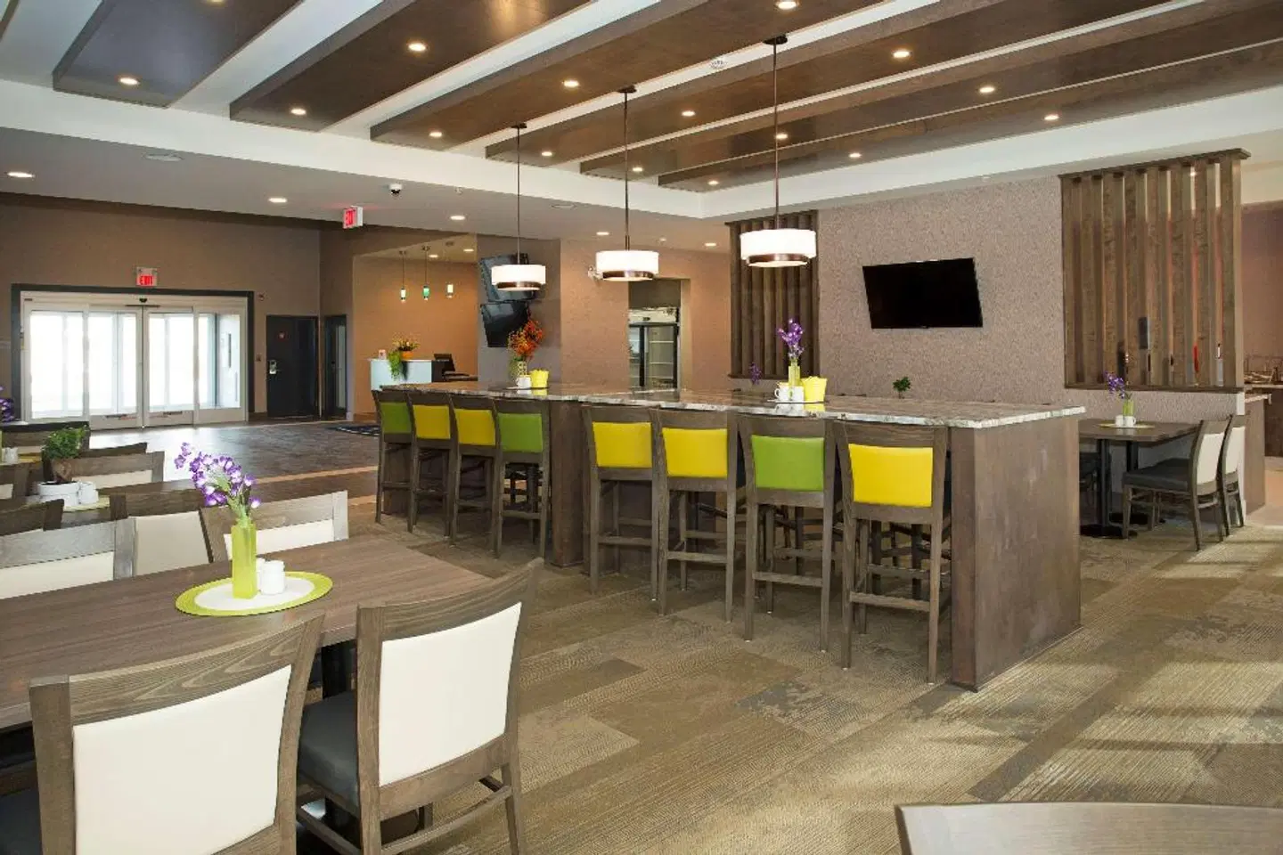 Wingate by Wyndham Calgary Airport Bar