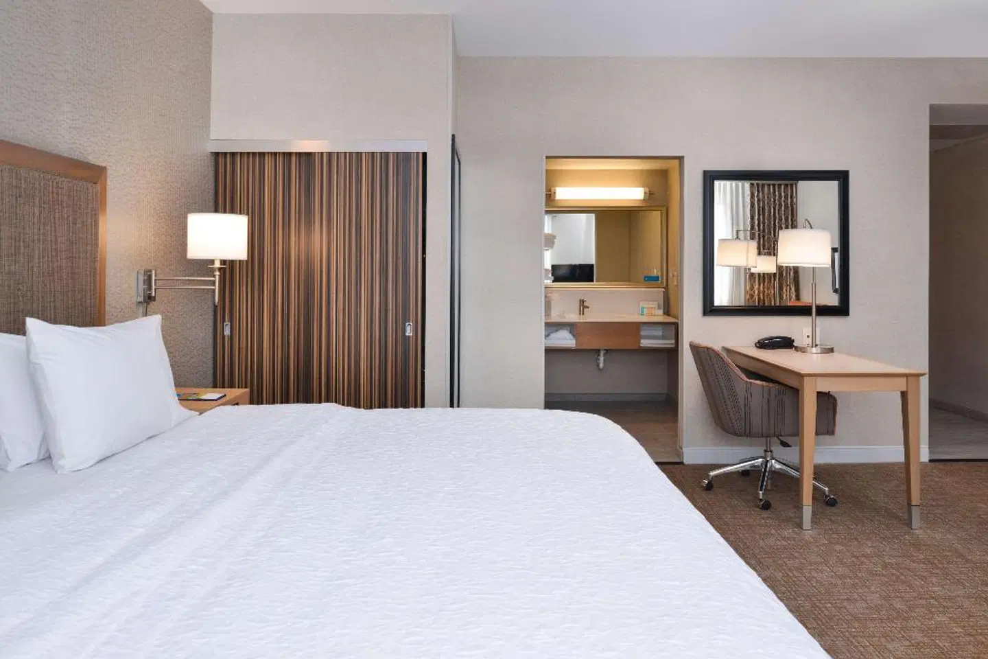 Hampton Inn & Suites Denver-Speer Boulevard ROOM_EXAMPLE