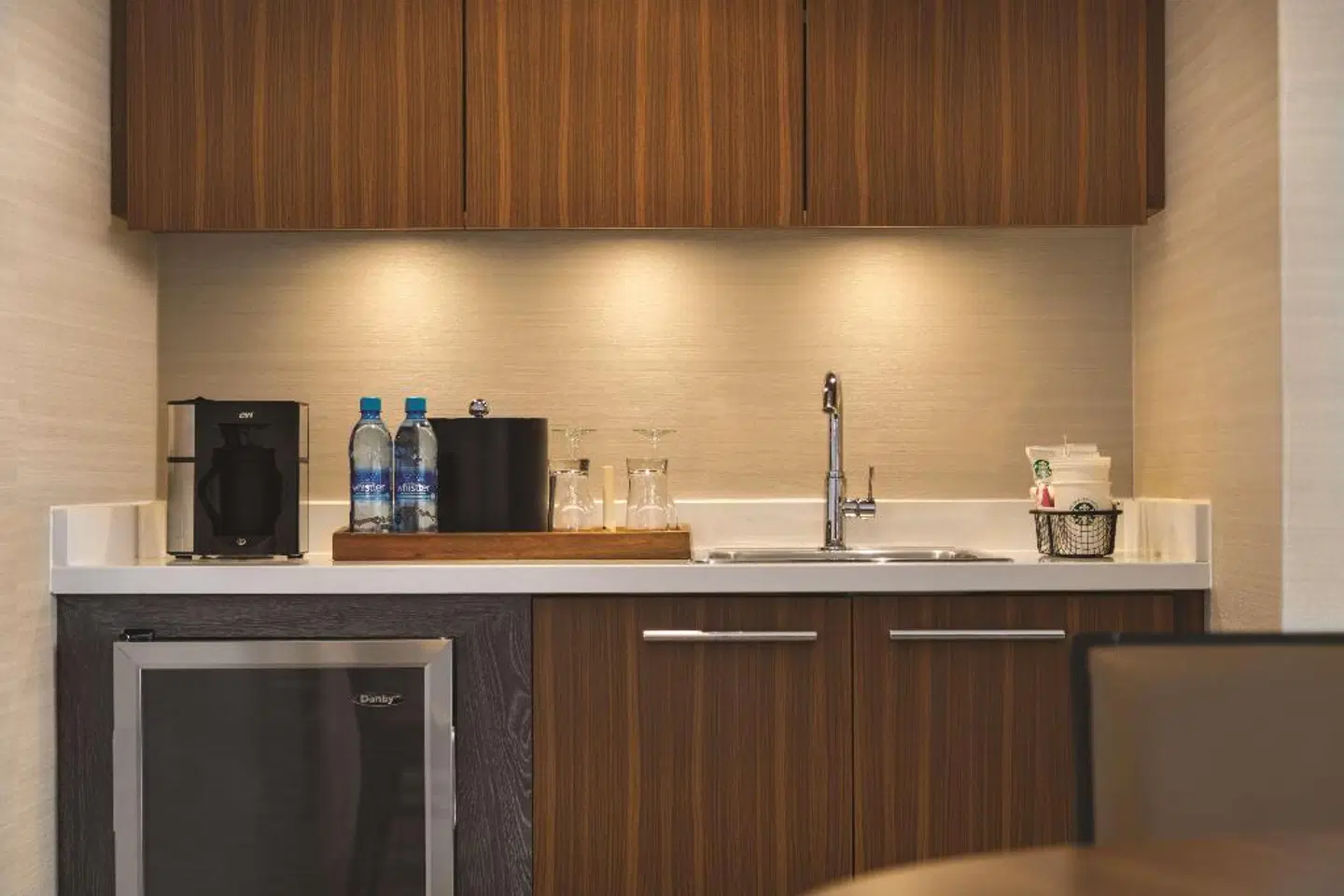 Coast Edmonton Plaza Hotel Bar