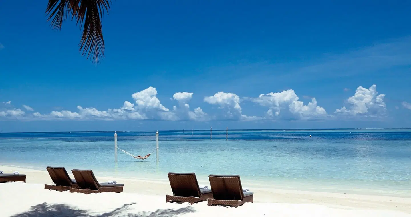 Nika Island Resort & Spa Strand