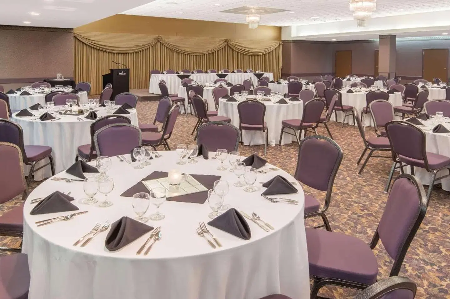 Ramada Plaza by Wyndham Calgary Downtown Restaurant