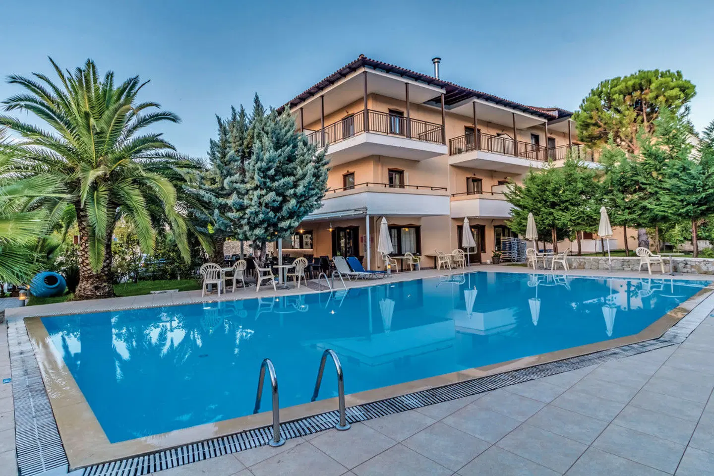 Pegasus OUTDOOR_POOL