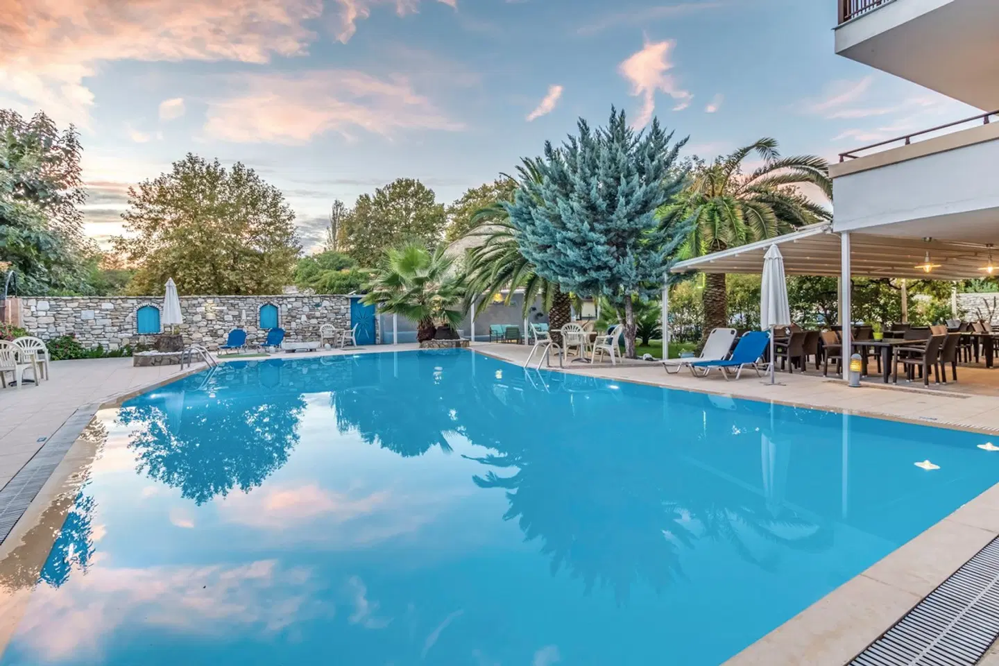 Pegasus OUTDOOR_POOL