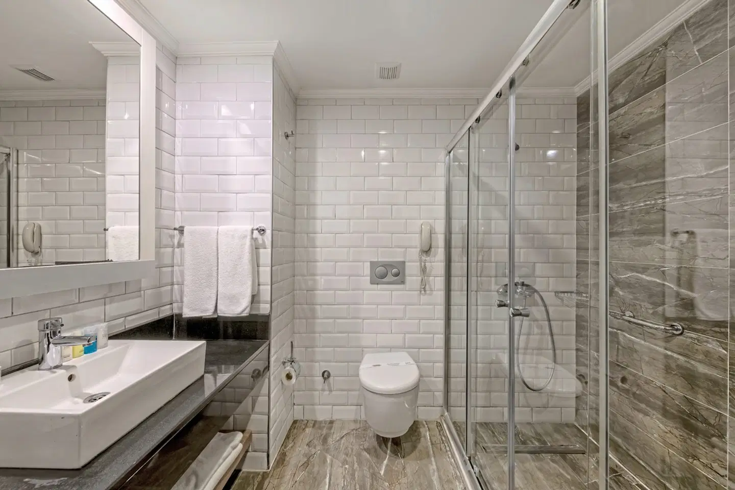 LRS Port River Hotel & Spa Badezimmer