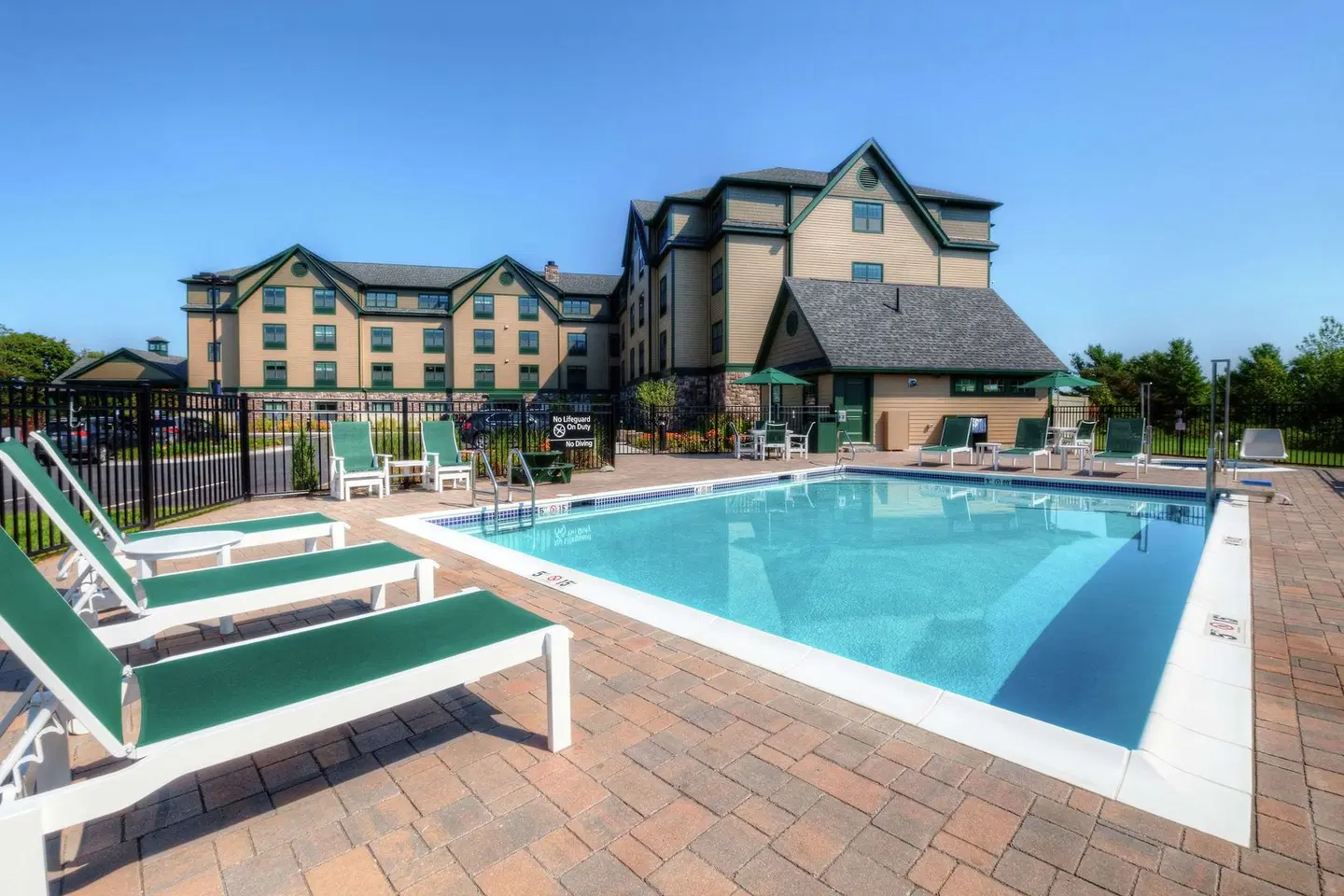 Hampton Inn Bar Harbor OUTDOOR_POOL