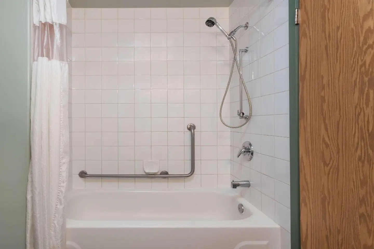 Super 8 by Wyndham Taber AB Badezimmer