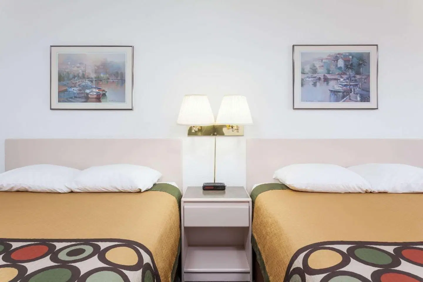 Super 8 by Wyndham Taber AB ROOM_EXAMPLE