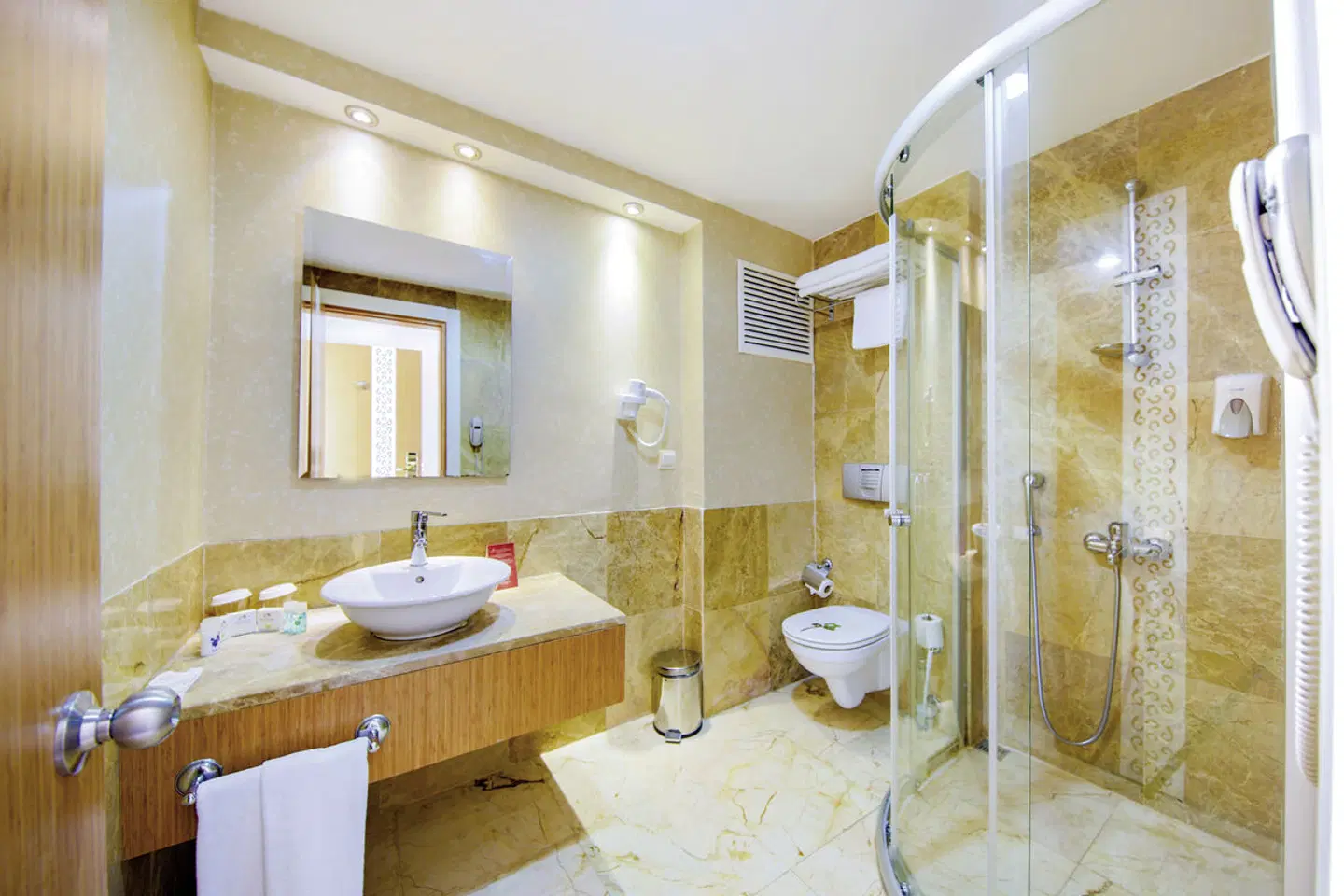 Horus Paradise Luxury Resort Badezimmer