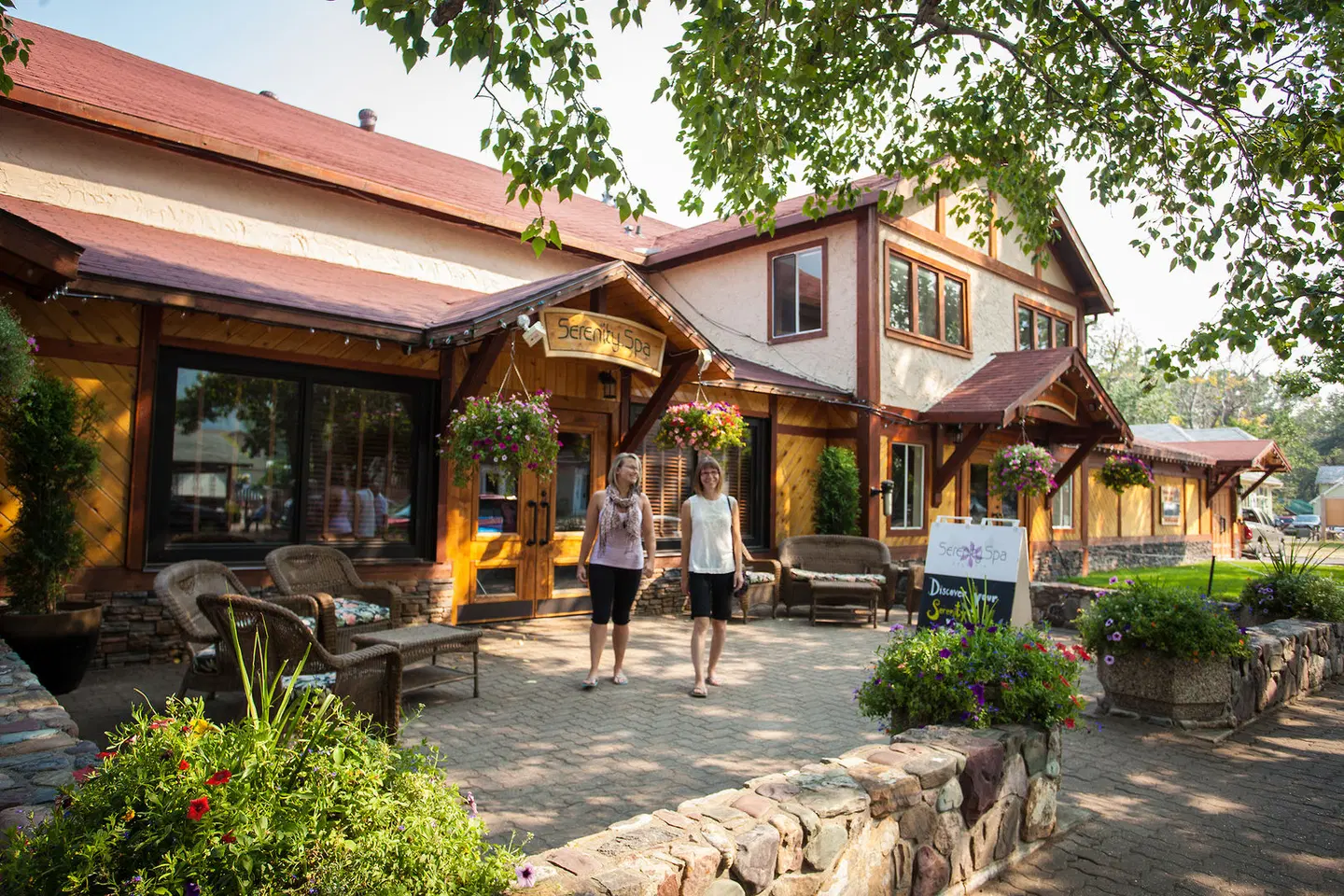 Bayshore Inn Resort & Spa EXTERIOR