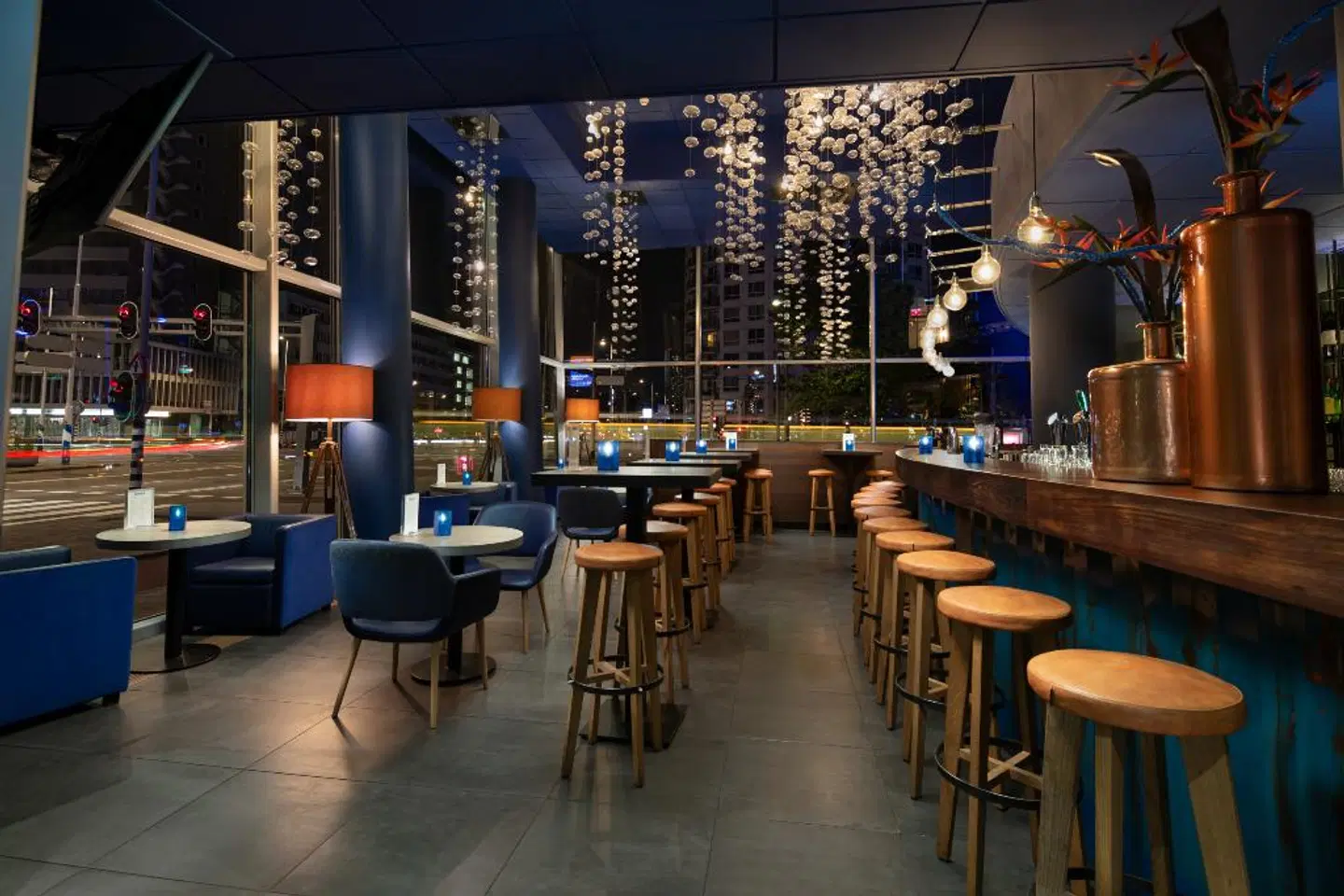 DoubleTree by Hilton Rotterdam Centre Bar