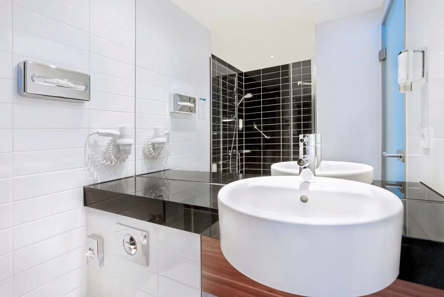 Holiday Inn Express Augsburg Badezimmer