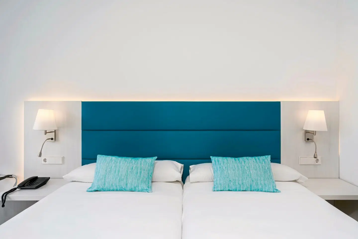 Alua Leo ROOM_EXAMPLE