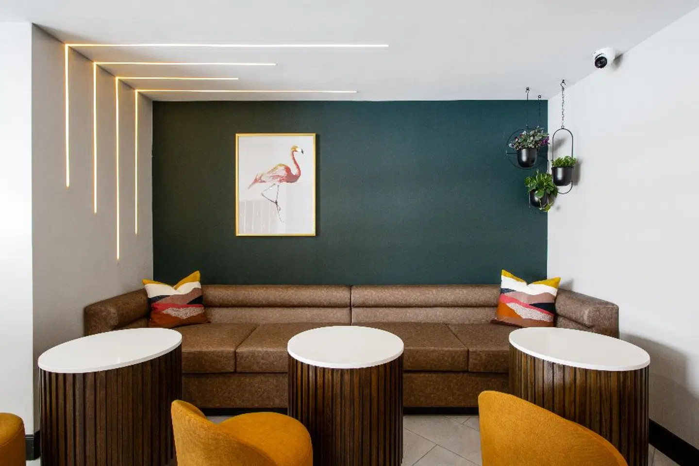 Days Inn by Wyndham Flagstaff I-40 Bar