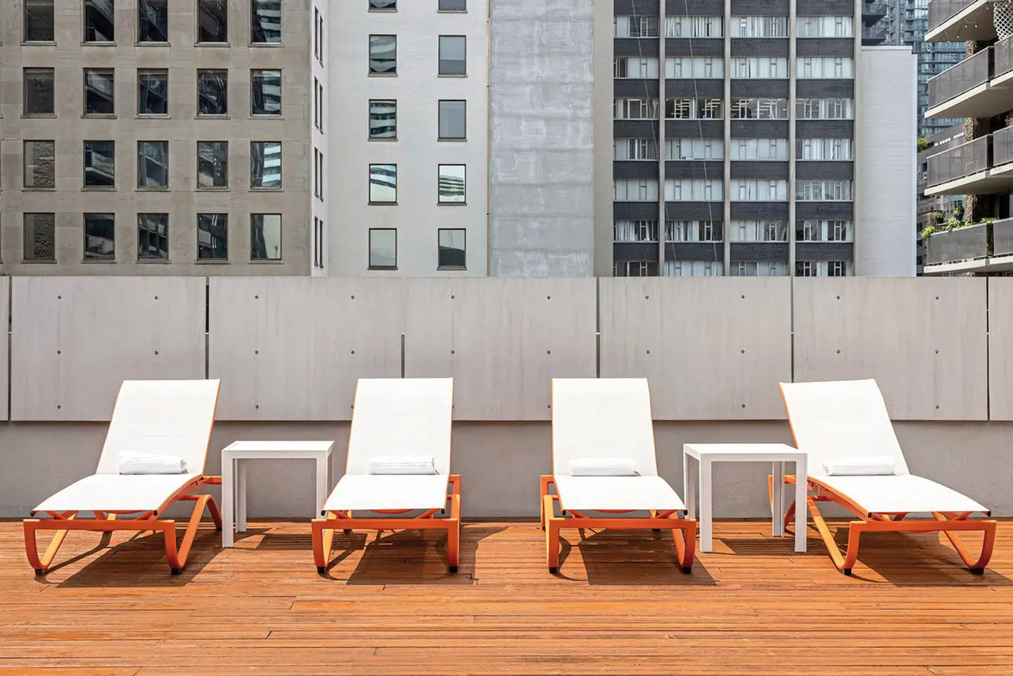 Holiday Inn Toronto Downtown Centre EXTERIOR