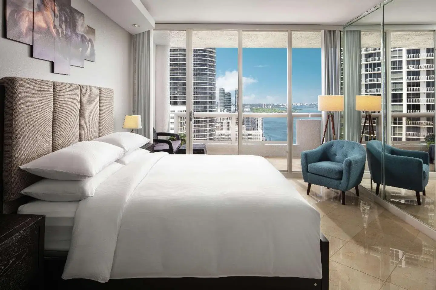 DoubleTree by Hilton Grand Hotel Biscayne Bay ROOM_EXAMPLE
